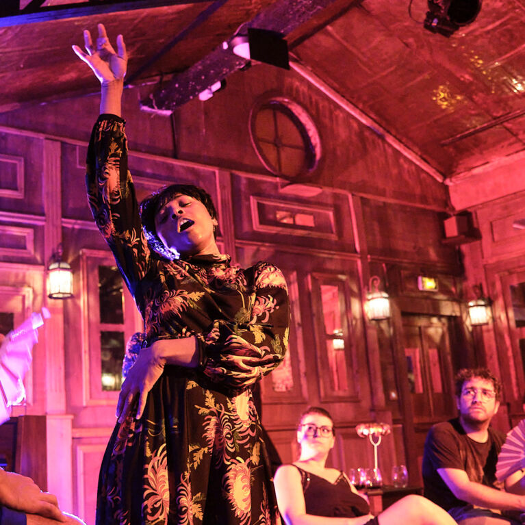 Assistez à Nous reviendrons au printemps, adaptation de La Cerisaie de Tchekhov par Simón Adinia Hanukai
Vendredi 28 novembre à 20h, samedi 29 novembre à 16h et à 20h