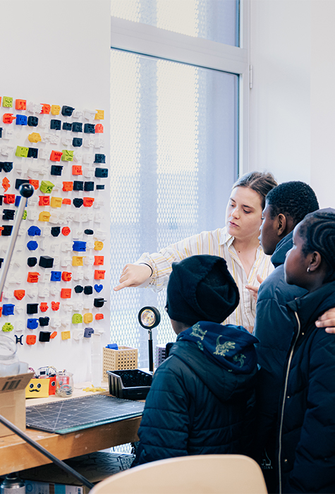 Envie de créer de vos mains ? Rendez-vous tous les samedis au Fablab !
Découpe laser – Imprimante 3D – Brodeuse numérique – Plotter