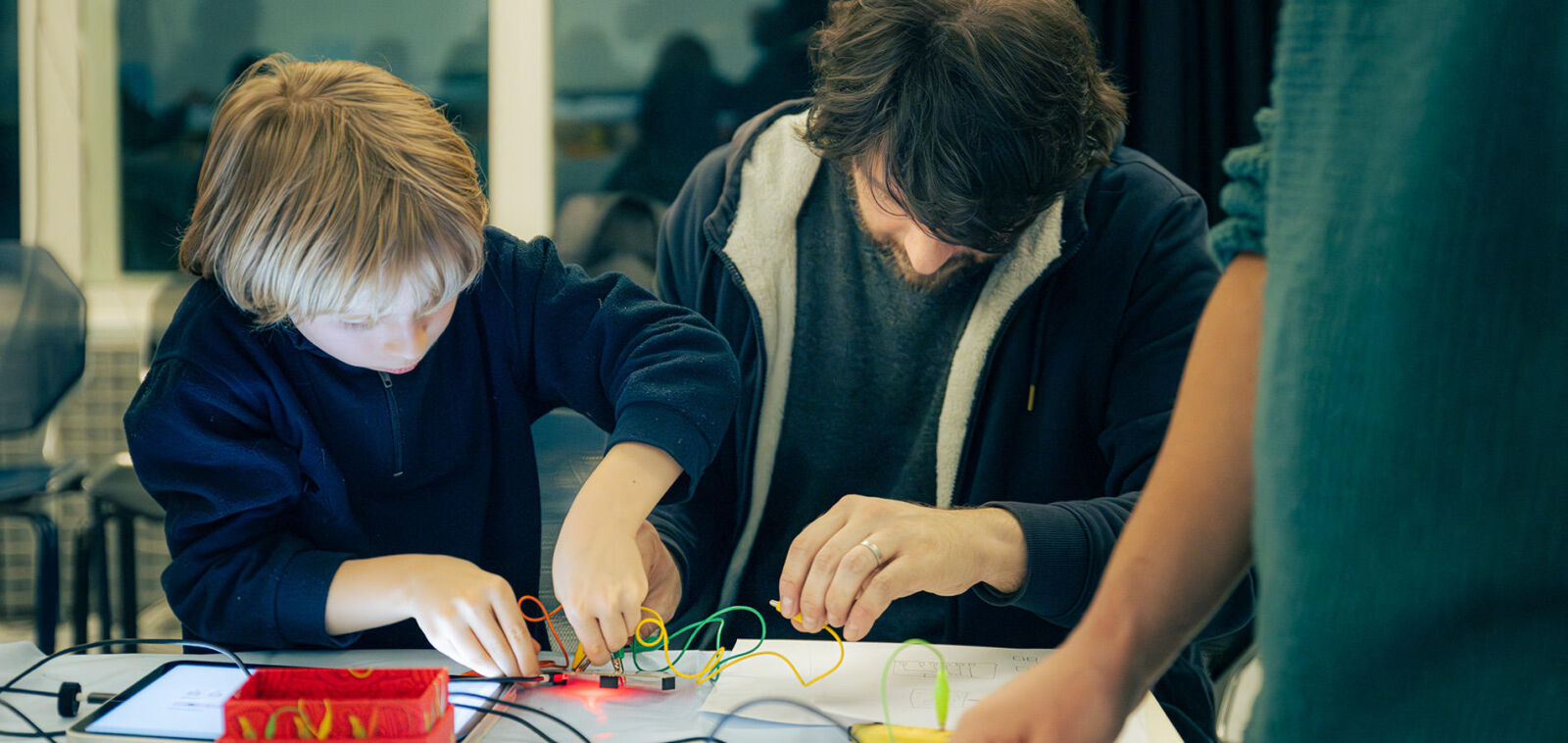 Lutherie numérique, fabriquez votre instrument de musique fait de fruits ou de carton !
Samedi 2 mai à 14h30 – De 8 à 12 ans – Gratuit